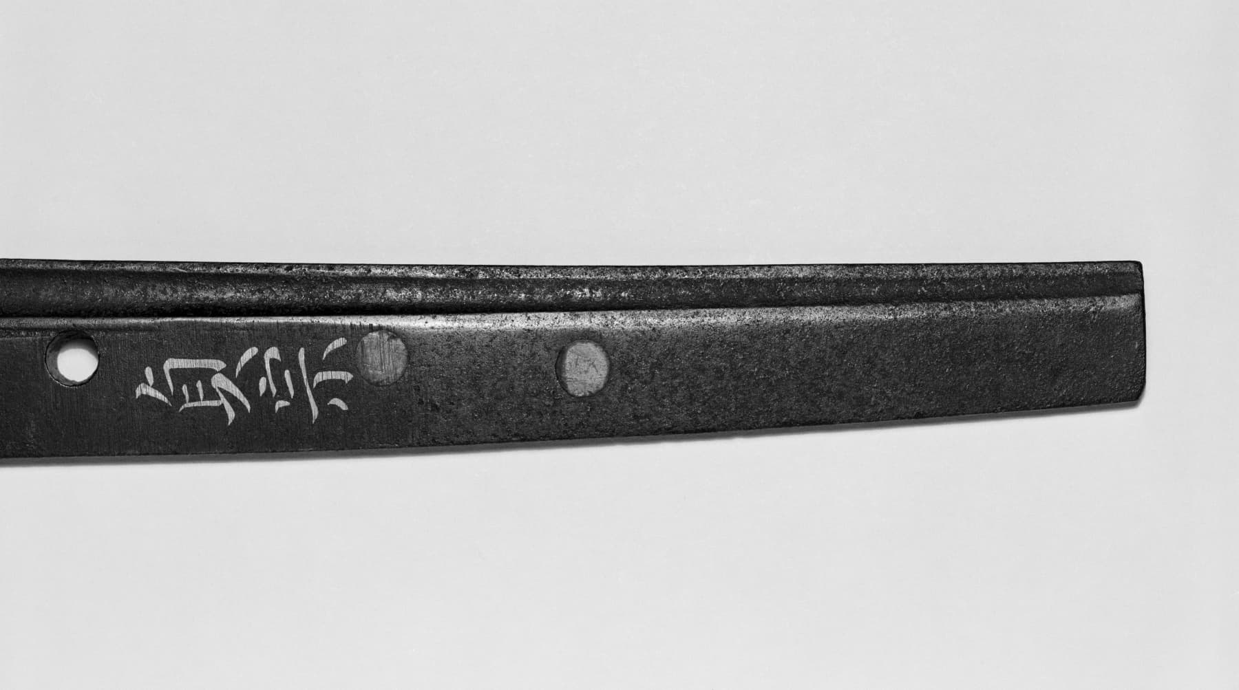 Katana vs Tachi What's the Difference? Medieval Swords World